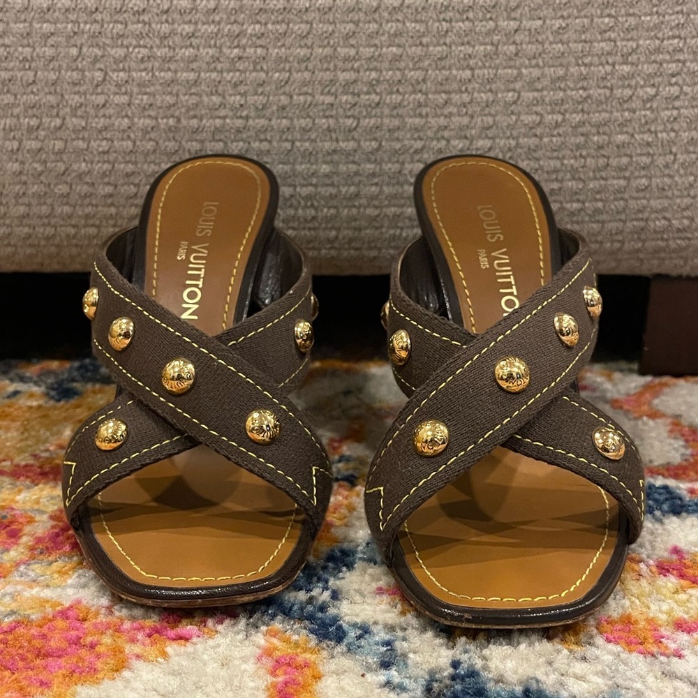 Louis Vuitton wedge size 40